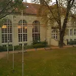 The Yard 4*